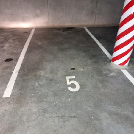 Apartman - Centrum Bratislava Luaran gambar