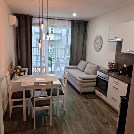 Apartman - Centrum Bratislava Luaran gambar