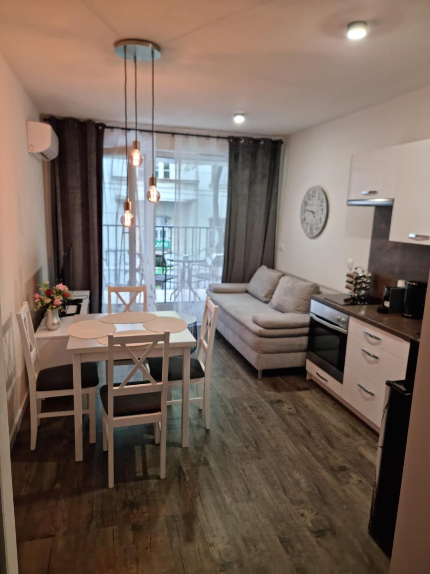 Apartman - Centrum Bratislava Luaran gambar