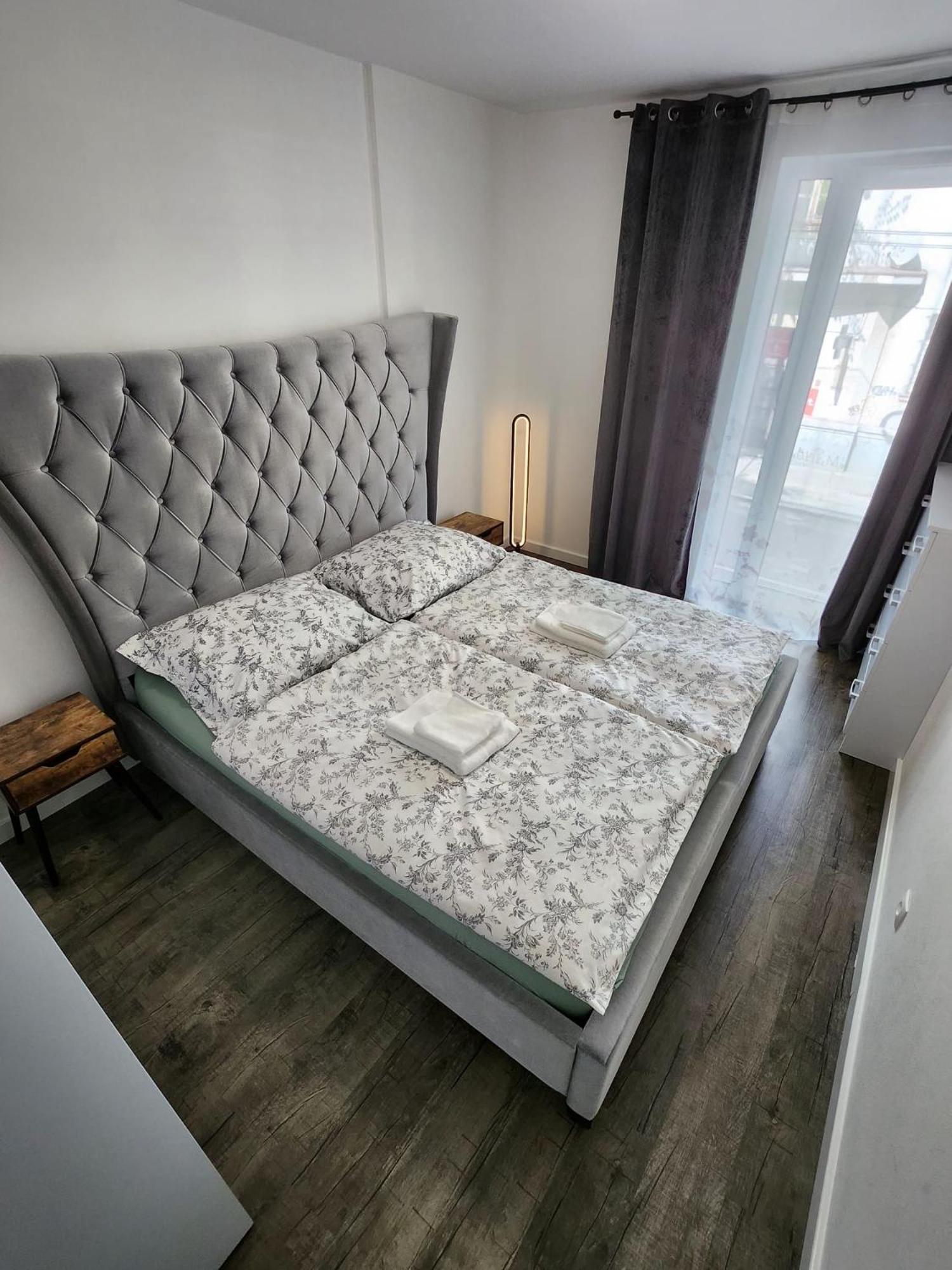 Apartman - Centrum Bratislava Luaran gambar