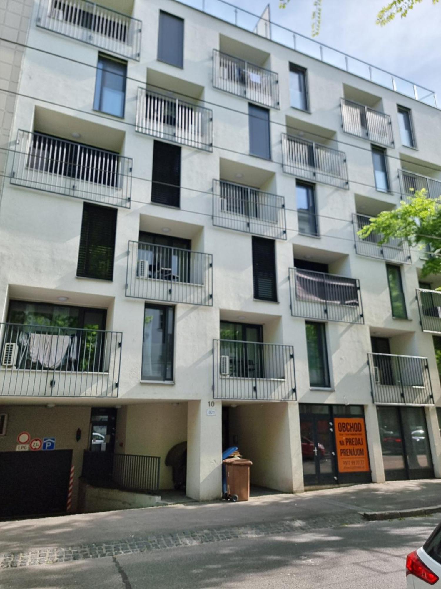 Apartman - Centrum Bratislava Luaran gambar